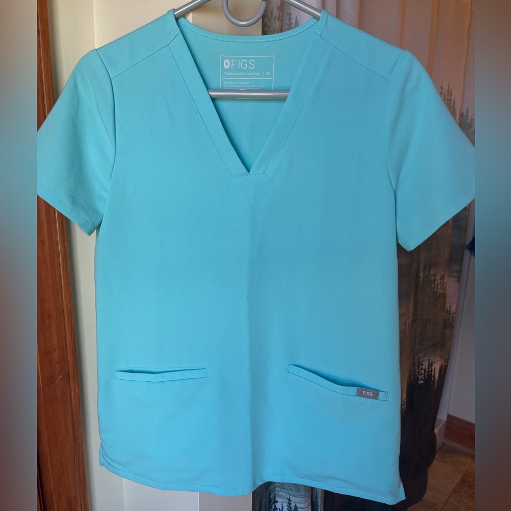 Figs Casma 3-Pocket Scrub Top